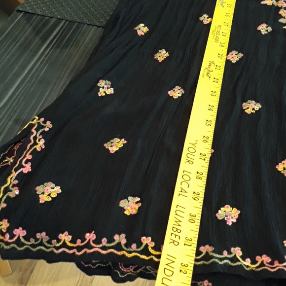 New MIB Black Embroidered Tunic with Peach Beading - Picture 9 of 10